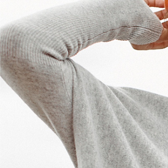 Garnet Hill oversized wool/cashmere blend turtleneck sweater NWOT - Picture 4 of 16